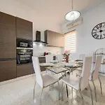 Seaview Promenade Maisonette 3br 2ba アパート セント・ポールズ・ベイ