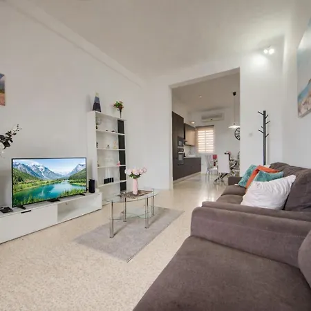 Seaview Promenade Maisonette 3br 2ba St Paul's Bay