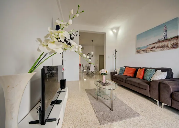 Seaview Promenade Maisonette 3br 2ba * St. Paul's Bay